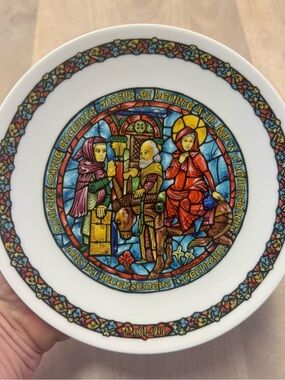 1977 Henri D'Arceau & Fils Limoges Collector Plate titled "Refus d'Hébergement"